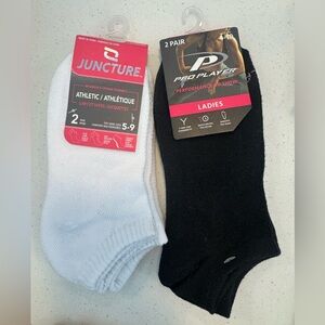 4 pairs of ladies black & white socks (C54)